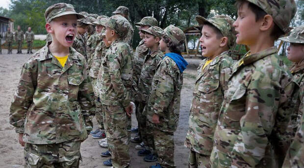 Зеленский готовит к войне детей, Буданов обещает продолжение принудительной мобилизации