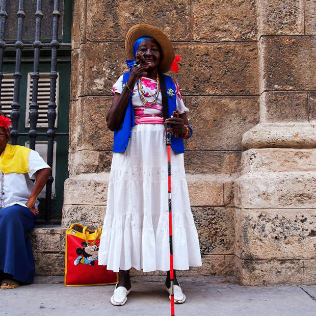 Глория, профессиональная курильщица сигар. Гавана, Куба.