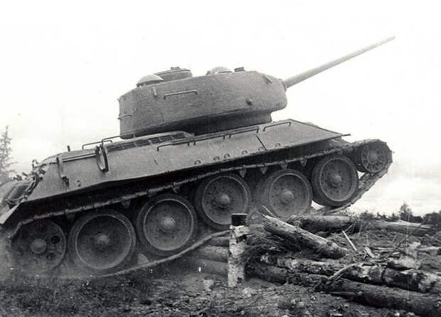 По окончании училища Е. Кострикова стала командиром танка Т-34. /Фото: militaryarms.ru По окончании училища Е. Кострикова стала командиром танка Т-34. /Фото: militaryarms.ru