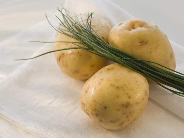 Неповторимый вкус и польза: новый рецепт картофеля с кунжутом и розмарином