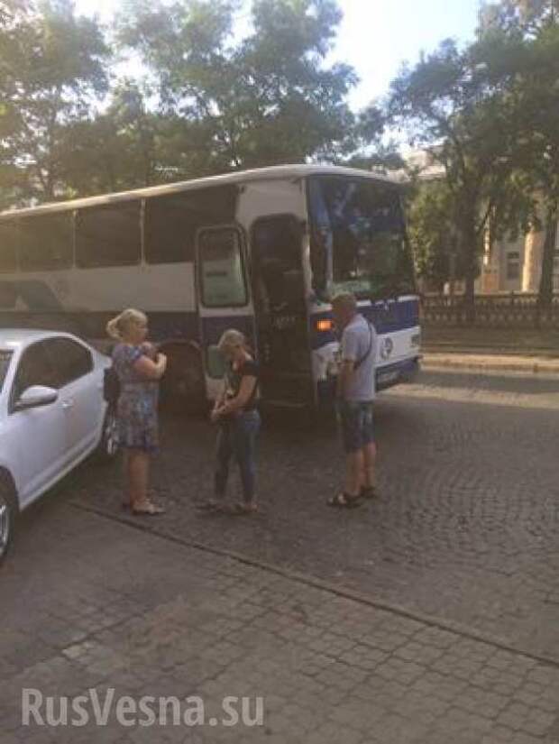 Все ближе к Европе: в центре Днепропетровска вооруженная банда остановила автобус и ограбила всех пассажиров (ФОТО) | Русская весна