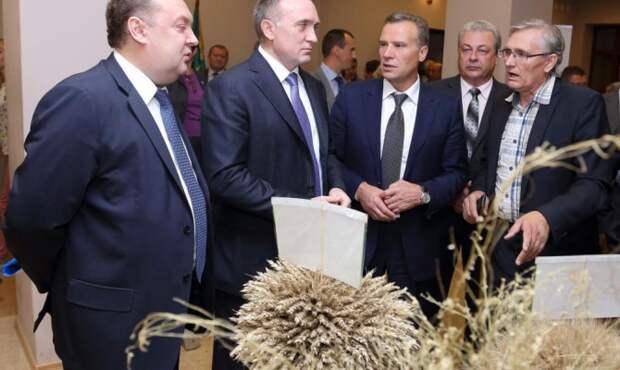 Дубровский фермерам: Нам нельзя "проспать", необходимо уже сейчас думать о том, какие программы мы сможем реализовать в 2015 году Дубровский фермерам: Нам нельзя "проспать", необходимо уже сейчас думать о том, какие программы мы сможем реализовать в 2015 году