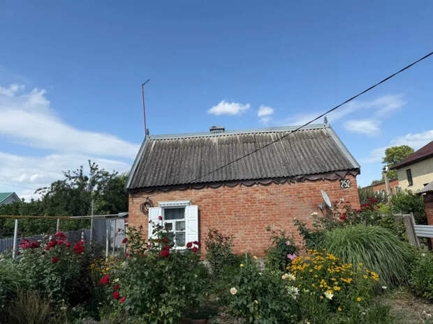 Крыша больше не гремит: почему владельцы домов массово отказываются от металла в пользу мягкой черепицы