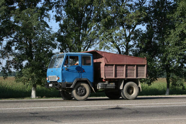 КАЗ-608В с самосвальным кузовом от ЗИЛ-ММЗ-4502. Фото Макса Чернявского