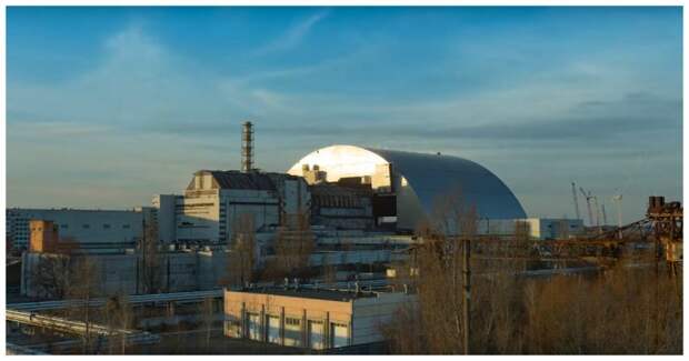 Это был удивительный подвиг инженеров! Самая большая из когда-либо построенных передвижных наземных конструкций накрыла четвертый энергоблок Чернобыльской АЭС   аэс, видео, саркофаг, чернобль