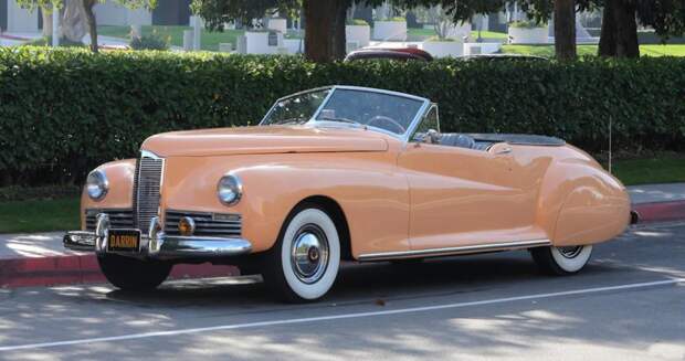Точная реплика единственного Packard-Darrin Clipper (1941), построенная в 90-х годах на базе серийной машины Томом Самнером — хозяином оригинального автомобиля с 1948 по 1951 год. Packard-Darrin, packard, автодизайн, ретро авто