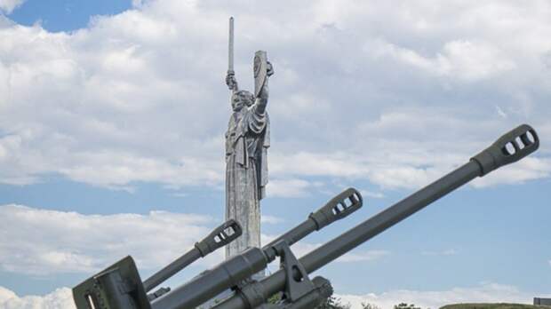 Власти Киева сообщили о неопознанном воздушном объекте над городом