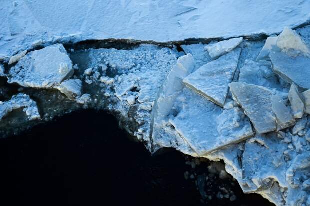 В Астраханской области семилетний мальчик провалился под лед и утонул