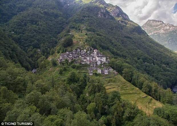 600-летняя швейцарская деревушка борется за выживание Спасение утопающих, гостиница, деревушка, самая маленькая, туризм, швейцария
