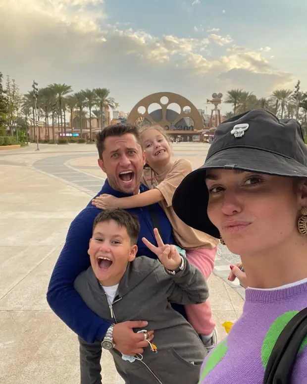 "Два родителя общаются всегда и, если они общаются в дружеском ключе, они молодцы:Муцениеце опровергла воссоединение с Прилучным