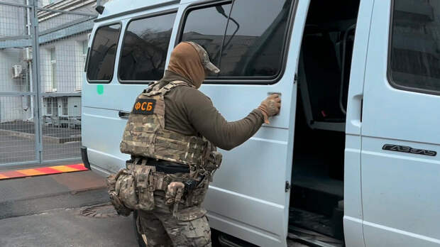 ФСБ пресекла деятельность канала незаконной миграции в Крыму