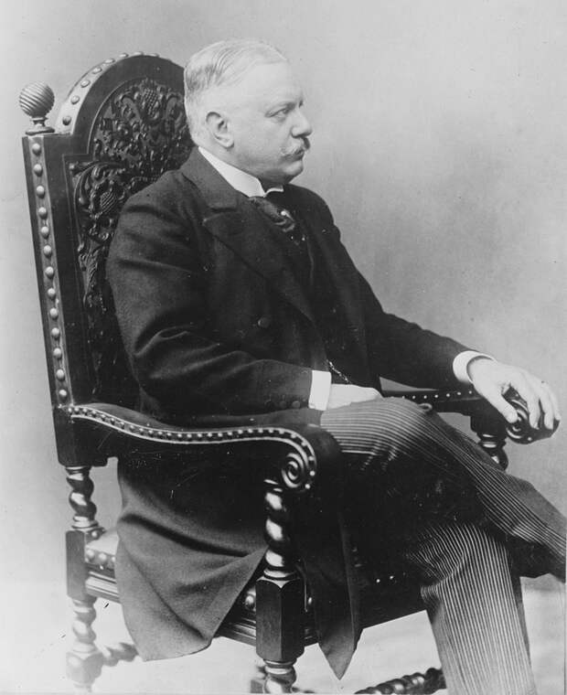 800px-Bernhard_von_B%C3%BClow.jpg