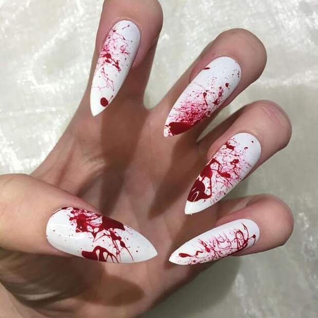 белые ногти с красными брызгами