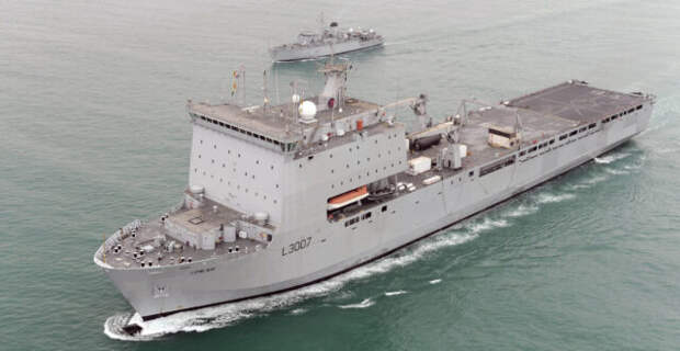 Британия готовит плавучую базу для разминирования Ормузского пролива