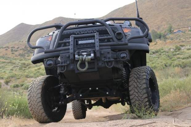 С этой сумасшедшей Toyota Tundra не страшен никакой зомби-апокалипсис
