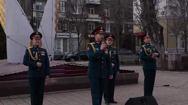 Коллектив фронтовой бригады ансамбля ЦВО выступил в Донецке в честь 8 Марта