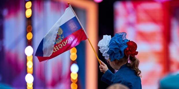 Празднование Дня флага в Москве завершится концертом на Поклонной горе. Фото: М. Денисов mos.ru