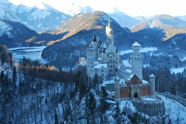 Картинки по запросу Замок Нойшванштайн зимой, Германия.