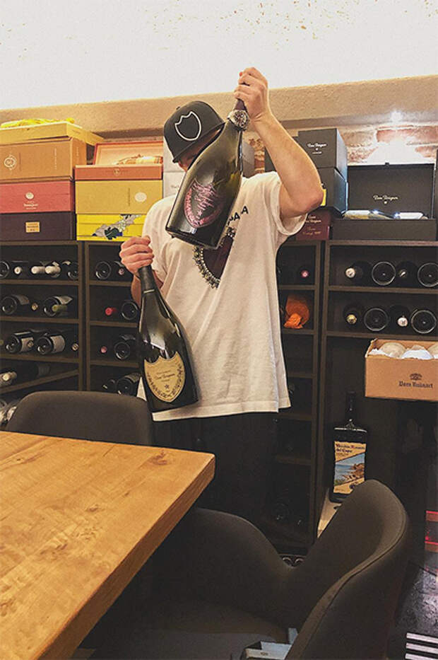 Какой Новый год без шампанского — Маттел Кампесато выбирает, конечно, Dom Perignon
