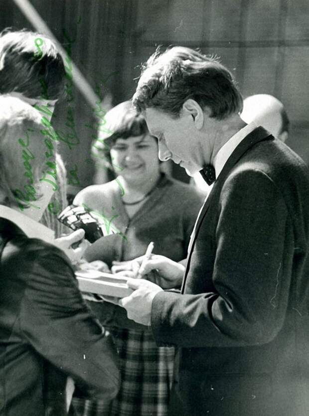 Фото со съёмок фильма-концерта Грустить не надо с автографом, 1983 год