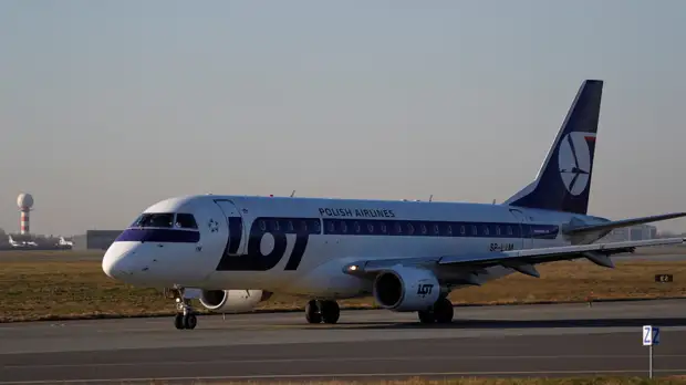 Польский LOT отказался от полётов в воздушном пространстве Белоруссии
