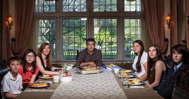 Photographer Shows How Different Dinnertime Looks Across The USA