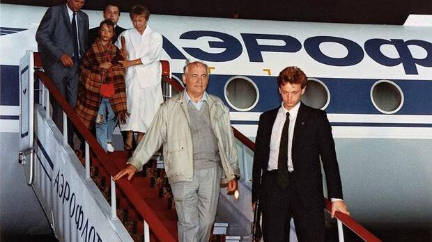 1991 Горби Возвращение из Фороса.jpg 1991 Горби Возвращение из Фороса.jpg