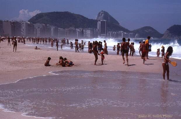Потрясающие цветные снимки повседневной жизни бразильских пляжей в конце 1970-х годов бразилия, люди, пляж