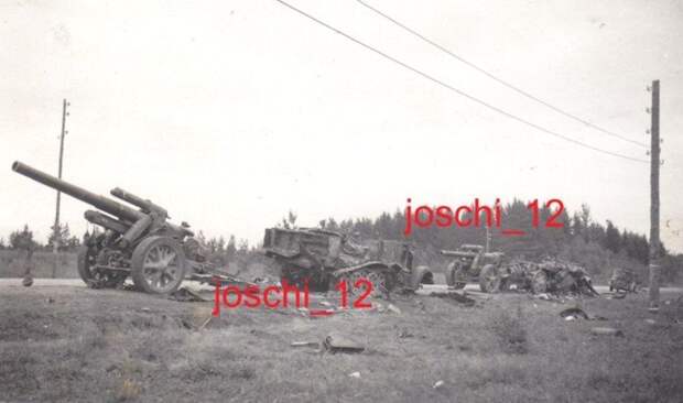 5. Разбитая танками 6-го мк немецкая артиллерийская колонна.Озерница.Конец июня 1941 г.;