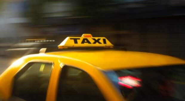 Севастопольские таксисты воруют телефоны у пассажиров