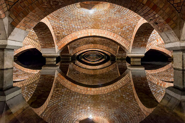 amazing-reflections-optical-illusion-124-58380d0c834e3__700