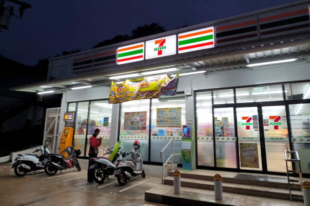 Мармелад от запора и таблетки со сколопендрой. Почему обычный тайский супермаркет стал культовым у россиян