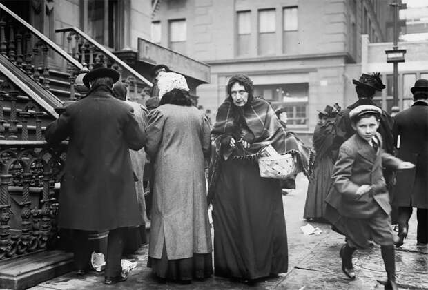 Сказочные фотографии рождественского шопинга в Нью-Йорке 1910 года