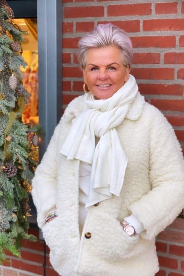 Как в зрелом возрасте выглядеть стильно и модно: примеры образов