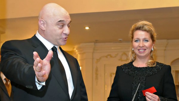 Президента Всемирного конгресса народов Грузии задержали в СПб по делу о 500 килограммах рублей