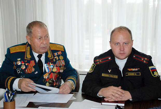 Тесть главы МИД Украины Юрий Михайленко (слева) получил российскую медаль «За возвращение Крыма»