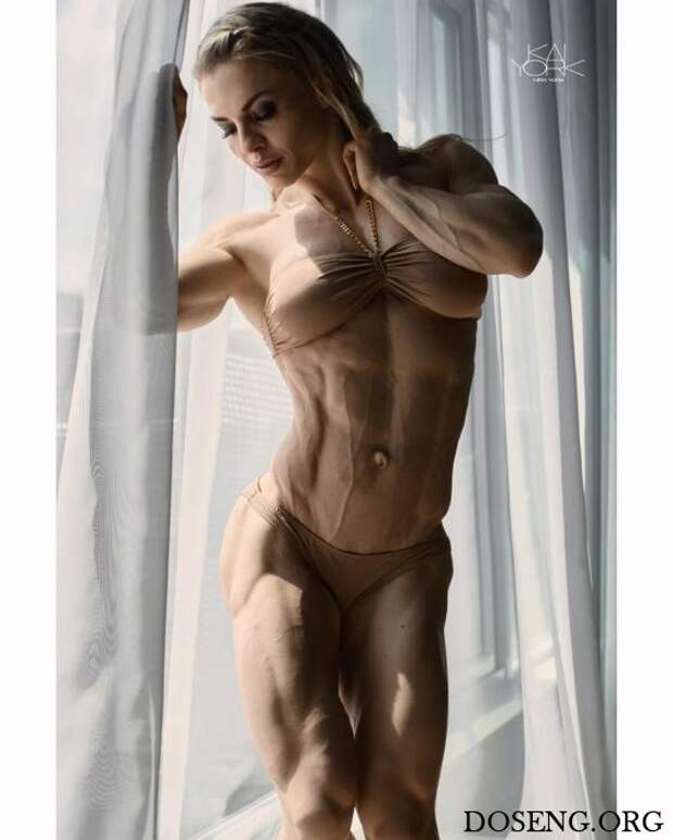 35-летняя культуристка Элеонора Добрынина с невероятно рельефным телом
