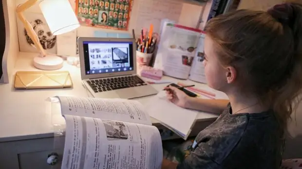 В Минпросвещения не планируют переводить школьников на дистанционку