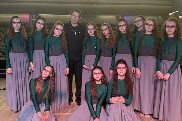 Новосибирцы разделили сцену вместе со Стасом Пьеха на юбилейном концерте