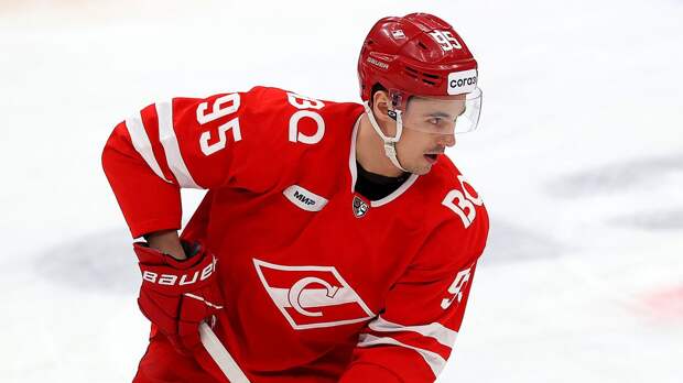 Шайба попала в лицо форварду «Спартака» Рубцову в матче чемпионата КХЛ