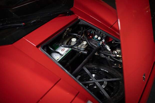 Редкий юбилейный Lamborghini Countach с минимальным пробегом