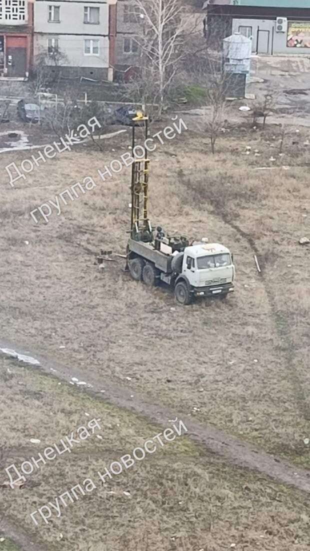 Тем временем,на Текстильщике нашли нефть) наверное