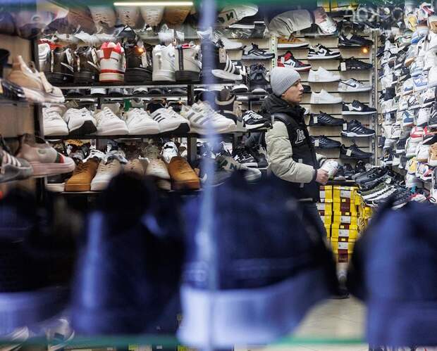 Долю продаваемых в России поддельных кроссовок оценили