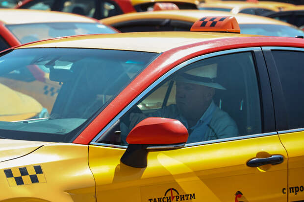 В Свердловской области мигрантам могут запретить работать в такси