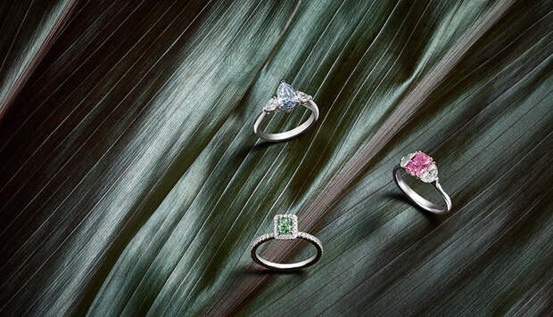 Кольца с цветными бриллиантами De Beers Fancy Colours