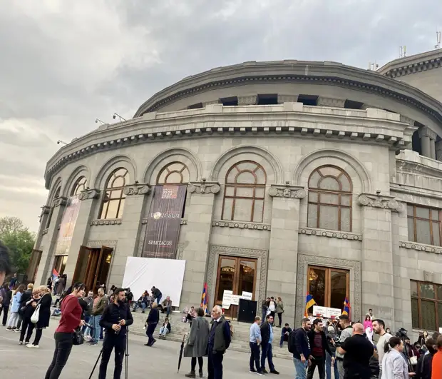 В Армении отец погибшего лейтенанта объявил о голодовке и обратился к СНБ страны