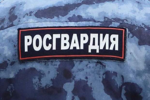 Следственный комитет показал видео задержания жителя Читы, который удерживал в заложниках своего трехлетнего сына