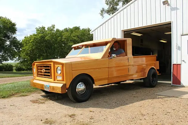 Дизайн грузовика был полностью придуман самим Al Schoffulman. Кузов был изготовлен из красного дуба. ford, дерево, деревянный автомобиль, кастомайзинг, пикап, плотник, своими руками, тюнинг