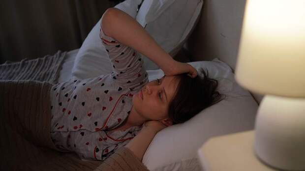 Психолог назвала способы остановки потока мыслей перед сном