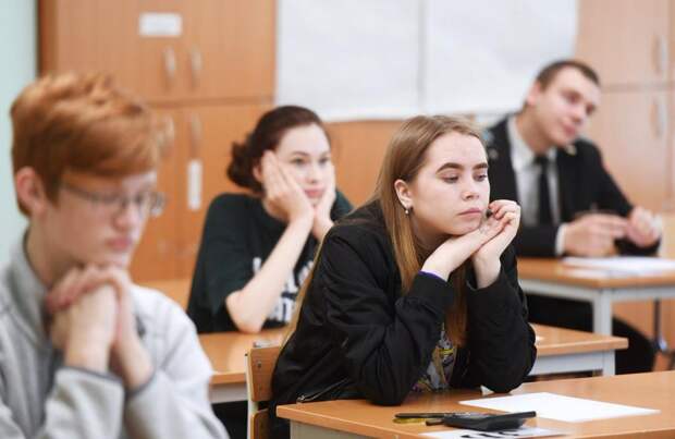 Во время сдачи ЕГЭ по русскому языку выпускникам попался странный текст про лопату. Школьники не растерялись